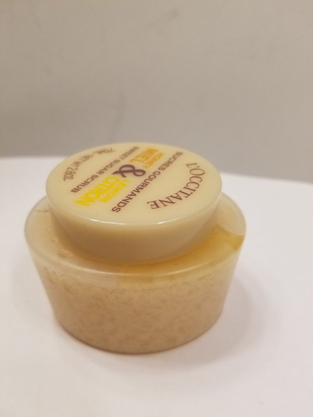 L'Occitane Sucres Gourmands Honey & Lemon Sweet Sugar Body Scrub 75ml France